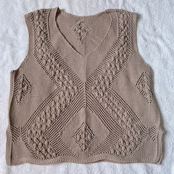 Beige V Neck Knitted Semi Sheer Sleeveless Top Size Large - Picture 4 of 8
